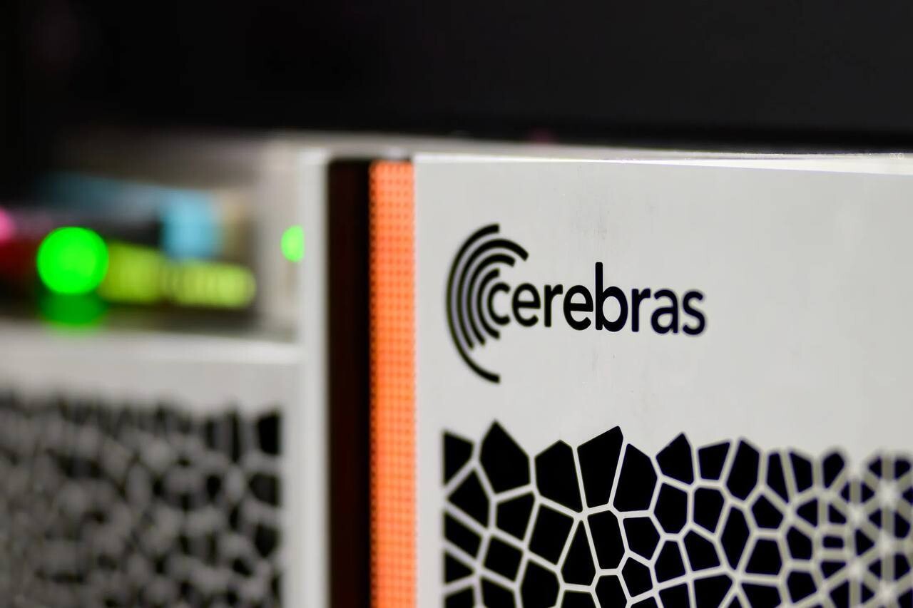 Производитель чипов Cerebras провёл IPO: привлёк $5,55 млрд, капитализация составила около $40 млрд