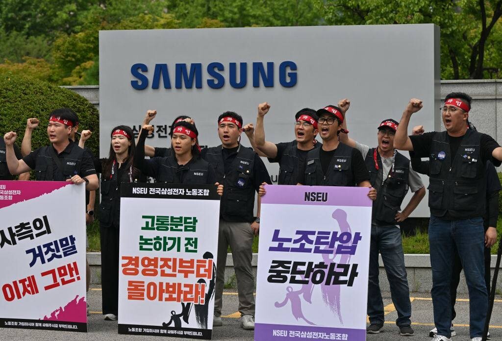 Акции Samsung упали на 8,6% из-за отказа профсоюза продолжить переговоры с руководством компании — более 50 тысяч сотрудников планируют начать забастовку 21 мая 2026 года
