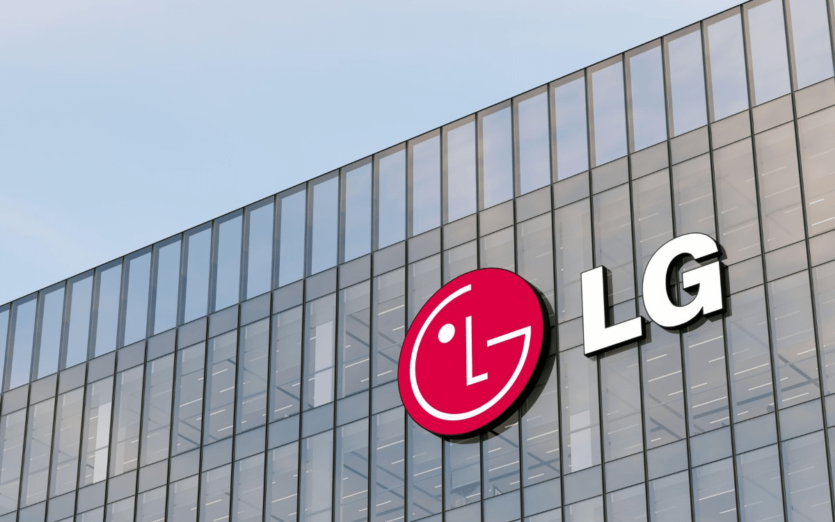 Стоимость акций LG выросла на 30% на фоне сообщений о встрече её руководства с главой Nvidia и надежд инвесторов на укрепление сотрудничества в области ИИ
