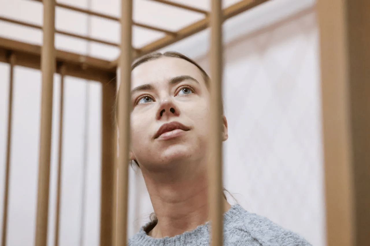 Суд приговорил блогера Александру Митрошину к трём годам тюрьмы условно