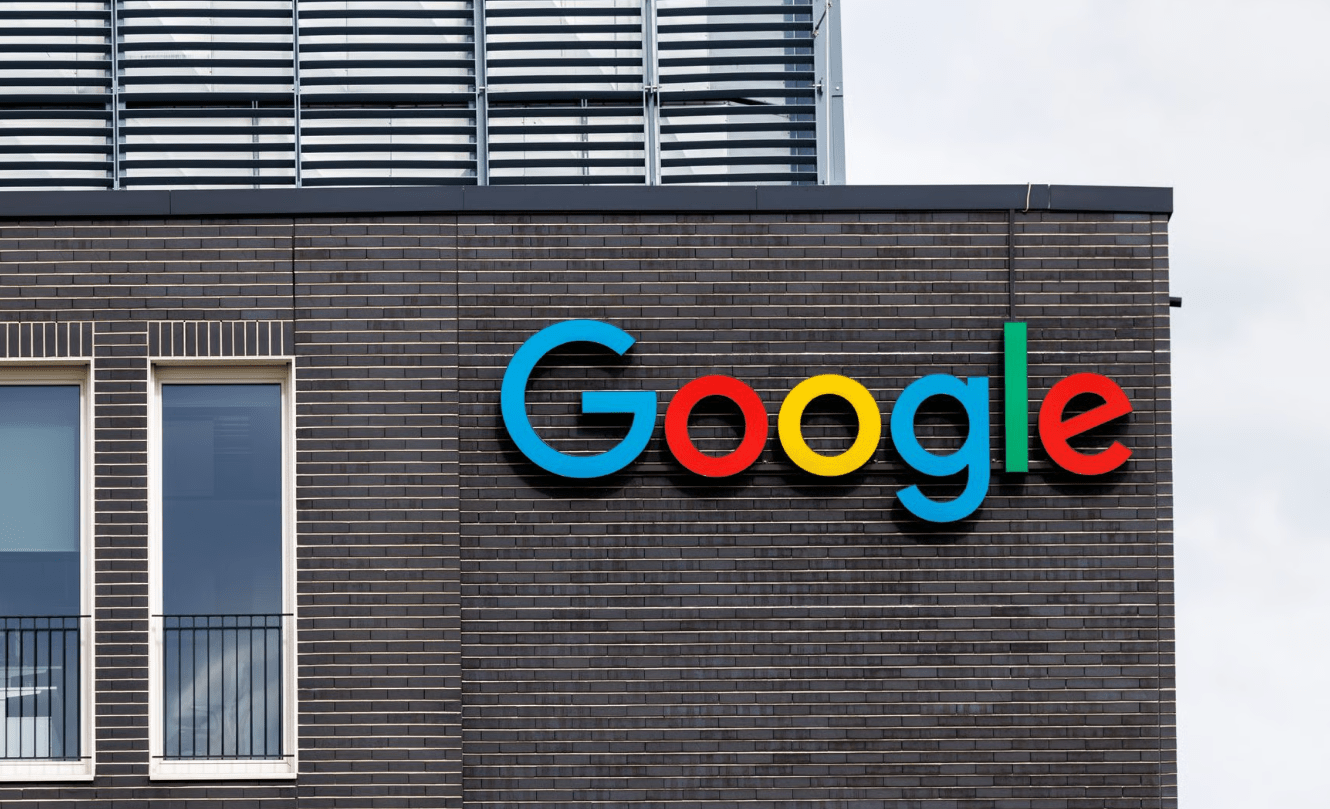 Акции Alphabet падали на 7,2% на фоне ухода из компании двух ведущих ИИ-специалистов за неделю